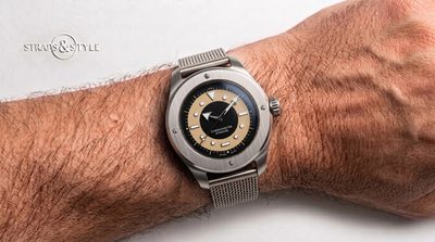 Serica Chronomètre Étanche diver with a two-tone sector dial, cream luminous ring, broad riveted steel bezel and oversized crown on a Straps&Style mesh bracelet