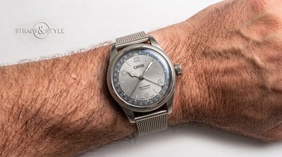 Oris Big Crown Pointer Date with a silver-grey dial, red crescent-tipped pointer hand and a coin-edge bezel on a Straps&Style mesh bracelet