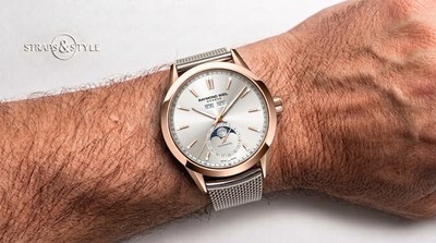 Raymond Weil complete calendar in rose gold tone with a silver dial, day and month windows and a moonphase pointer-date sub-dial at six on a Straps&Style mesh bracelet