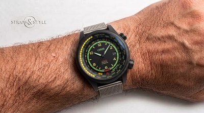 Oris Big Crown ProPilot Altimeter in a matte black case with lime-green numerals, altimeter tracks in feet and twin crowns on a Straps&Style mesh bracelet
