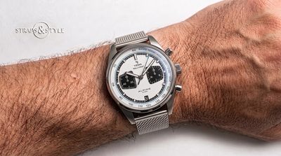 YEMA Rallygraf Alpine chronograph with a white panda dial, black trapezoidal subdials and a date window at six on a Straps&Style mesh bracelet