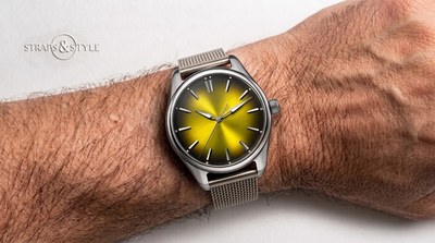 H. Moser & Cie watch with a yellow-green fumé dial fading to black at the perimeter on a Straps&Style mesh bracelet