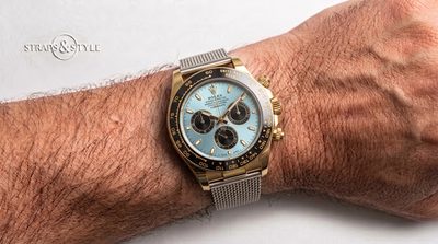 Rolex Cosmograph Daytona in yellow gold with an ice blue dial, three black sub-dials and a black tachymeter bezel on a Straps&Style mesh bracelet