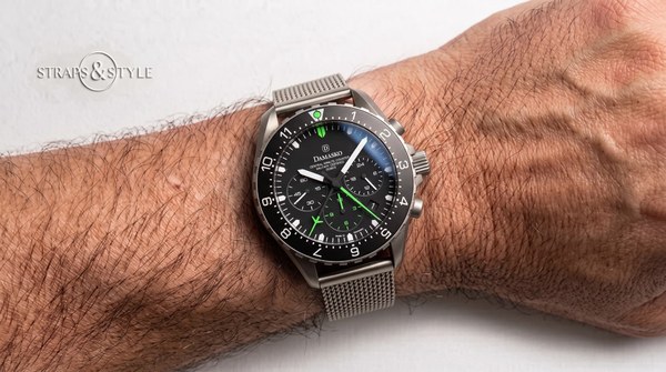 Damasko Central Minute Counter chronograph with matte black dial and green accents on a Straps&Style mesh bracelet