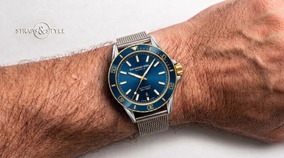 Raymond Weil diver with a sunburst royal blue dial, gold coin-edge dive bezel and a circular date at six on a Straps&Style mesh bracelet