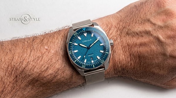 Circula ProSea diver with petrol-blue dial on a Straps&Style mesh bracelet