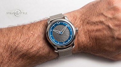 Ming watch with a bright blue outer chapter ring, a dark mosaic centre and flared flying lugs on a Straps&Style mesh bracelet