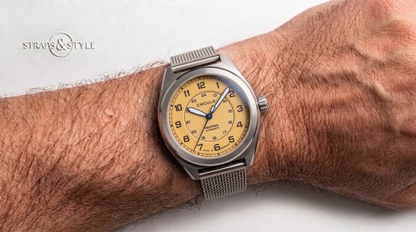 Circula ProTrail Antimagnetic with sand dial on a Straps&Style mesh bracelet